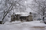 Πύρρα - Η χιονισμένη πλατεία της